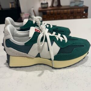 New Balance 327 Women’s Sneakers